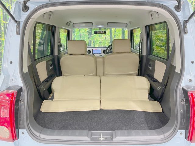 ���i�̂���������ʋ΁A���}���ɏ\���ȉ׎��X�y�[�X���m�ۂ��Ă���܂��B�Z�J���h�V�[�g��|���ƁA�傫�ȉו��̐ύڂ��\�ł���