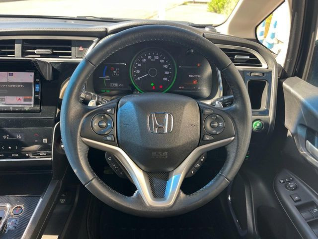 �y�����v�����X�e�A�����O�z�㎿�Ȋv���g�p���邱�ƂŁA��ɂ����������݂ƂĂ��^�]���₷���n���h���ł���