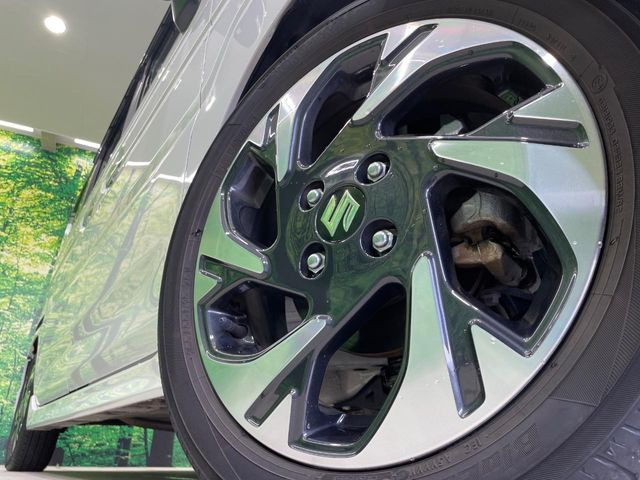 �y����15�C���`�A���~�z�C�[���z�O�ςɃ}�b�`���������A���~�z�C�[���𑕒����Ă���܂��B�e��ЊO�A���~�z�C�[����A�X�^�b�h���X�^�C�����戵�����Ă���܂��B���񂲑��k����������