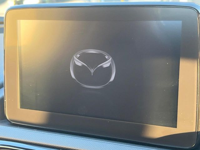 �y�}�c�_�R�l�N�g�z�ԓ��̕��͋C�Ƀ}�b�`������̌^�^�C�v�̃f�B�X�v���C�B�e����q�ݒ��Bluetooth�Đ����A�l�X�ȋ@�\���y���߂܂��B��pSD�J�[�h�̂��w���ŁA�i�r�@�\���g�p�o���܂��B