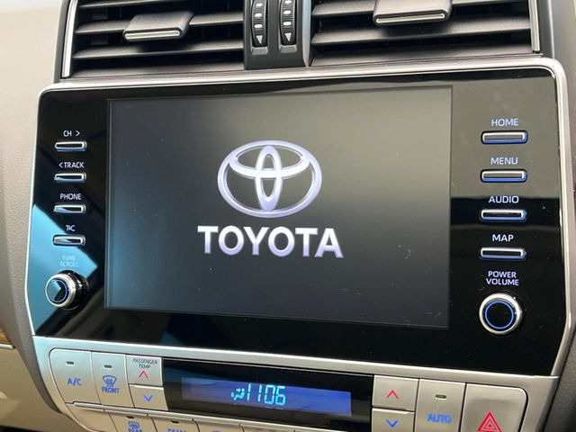 【純正ナビ】人気の純正ナビを装備しております。ナビの使いやすさはもちろん、オーディオ機能も充実!キャンプや旅行はもちろん、通勤や買い物など普段のドライブも楽しくなるはず♪