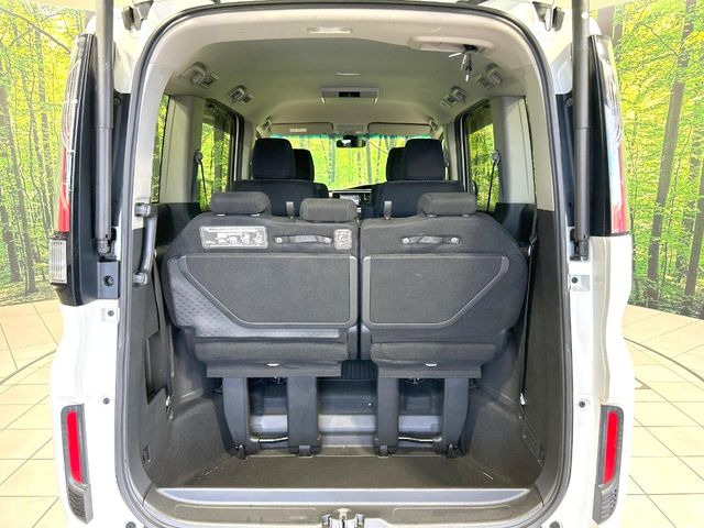 ���i�̂���������ʋ΁A���}���ɏ\���ȉ׎��X�y�[�X���m�ۂ��Ă���܂��B�Z�J���h�V�[�g��|���ƁA�傫�ȉו��̐ύڂ��\�ł���