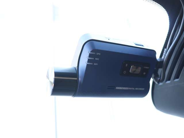 �h�C�c�̃{���{���`���[�j���O���[�J�[HEICO SPORTIV�̐��K�̔��X���t���ƈ��m���ɂ�HEICO SPORTIV�v���~�A���p�[�g�i�[KANTO / TOKAI�Ƃ��ĉ^�c�����Ă��܂��B