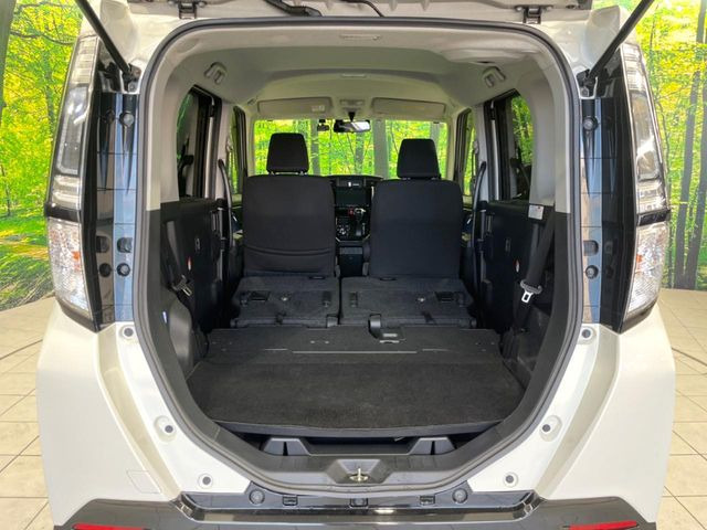 ���i�̂���������ʋ΁A���}���ɏ\���ȉ׎��X�y�[�X���m�ۂ��Ă���܂��B�Z�J���h�V�[�g��|���ƁA�傫�ȉו��̐ύڂ��\�ł���