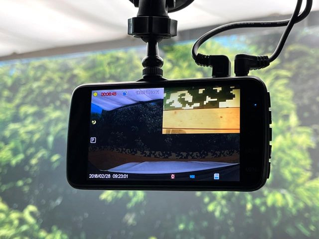 �y�h���C�u���R�[�_�[�z�h���C�u���R�[�_�[����!���s���͂������A������^�]�⎖�̂ɑ��������ہA�f���ŋL�^���A����̃��X�N�ɔ����܂��B���L�^�pSD�J�[�h�͂��q�l�����g�ł��������������K�v������܂��B