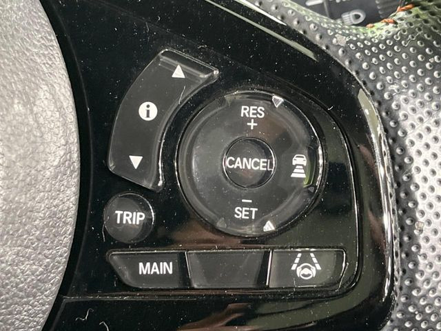 �y�N���[�Y�R���g���[���z�������H�����N���N���s�B�A�N�Z���𗣂��Ă���葬�x�ő��s���ł��A�������^�]���̕��S���y��!�����E�������ȒP�ȃX�C�b�`����Œ����ł��܂��B