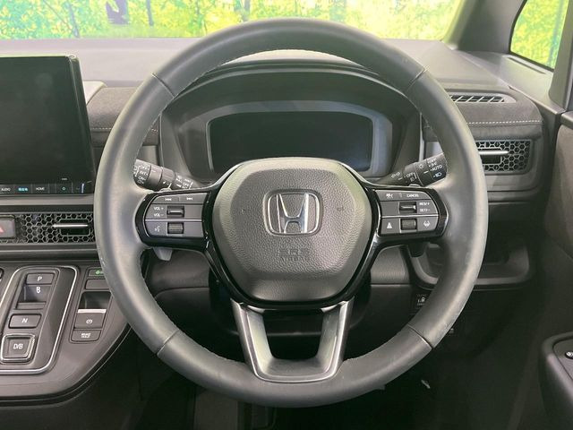 �y�����v�����X�e�A�����O�z�㎿�Ȋv���g�p���邱�ƂŁA��ɂ����������݂ƂĂ��^�]���₷���n���h���ł���