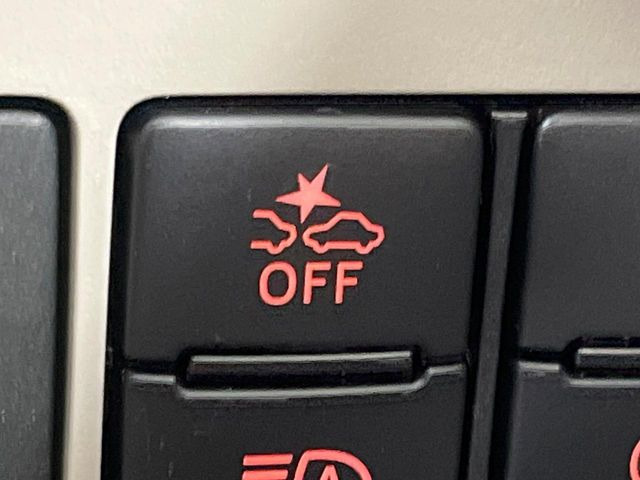 �y�X�}�[�g�A�V�X�g3�z���s���ɑO���̎ԗ�����F�����A�Փ˂������Ȏ��͌x��ƃu���[�L�ŏՓˉ���Ɣ�Q�y�����A�V�X�g�B�����S�Ƀh���C�u�����y���݂��������܂��B