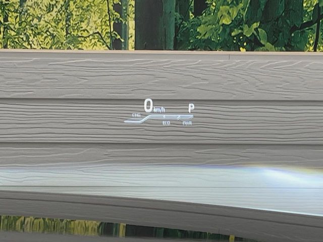 �y�J���[�w�b�h�A�b�v�f�B�X�v���C�z���݂̑��x�⑖�s�����f�W�^���\���ŉ^�]�ȑO���̃K���X�ɓ��e!�J���[�t���Ŏ��F���������A�^�]���ڐ������炳���K�v�ȏ����m�F�ł���̂łƂ��Ă��֗��ň��S!