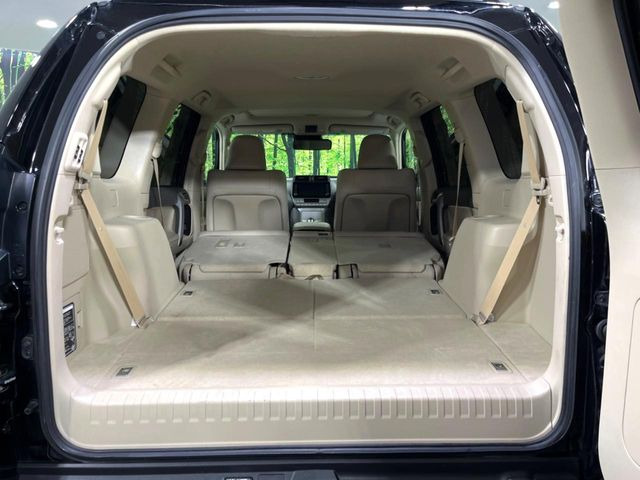 �O��ڃV�[�g�͑O��X���C�h���\�ł��B���ɉ�����Α������L������������A�O�ɋl�߂�Α傫�ȃ��Q�b�W�X�y�[�X���m�ۂł��܂��B�V�[���ɉ����Ďg�������ł��邩��Ƃ��Ă��֗��ł���