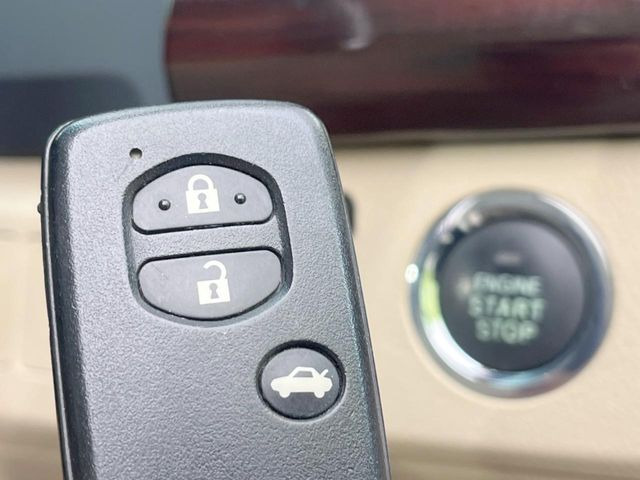 �y�X�}�[�g�L�[�z�J�o����|�P�b�g�ɓ��ꂽ�܂܂ł��h�A�̎{���E�������\�ȃX�}�[�g�L�[�𑕔��B�G���W���̃I���E�I�t�����J�M�����o���K�v����������Ƃ��Ă��֗��ł���