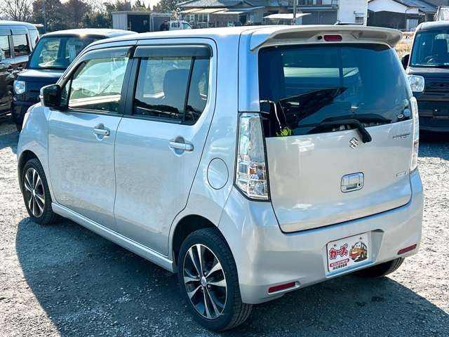 ���X�ł͌y�����Ԃ��畁�ʎԂ܂ŕ��L���I�[�����[�J�[�̎Ԏ�E�F�E�O���[�h��L�x�ɑ����Ă���܂��B