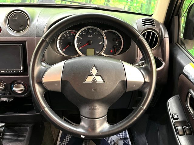 �y�����v�����X�e�A�����O�z�㎿�Ȋv���g�p���邱�ƂŁA��ɂ����������݂ƂĂ��^�]���₷���n���h���ł���