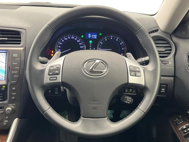 �y�����v�����X�e�A�����O�z�㎿�Ȋv���g�p���邱�ƂŁA��ɂ����������݂ƂĂ��^�]���₷���n���h���ł���