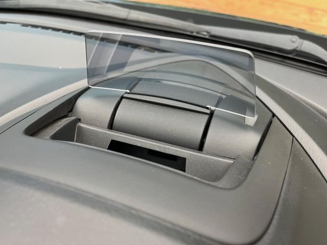 �y�J���[�w�b�h�A�b�v�f�B�X�v���C�z���݂̑��x�⑖�s�����f�W�^���\���ŉ^�]�ȑO���̃K���X�ɓ��e!�J���[�t���Ŏ��F���������A�^�]���ڐ������炳���K�v�ȏ����m�F�ł���̂łƂ��Ă��֗��ň��S!