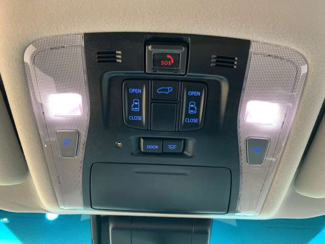 人気の両側電動スライドドア付き!女性の方や荷物で手が塞がっている状態でも両側スライドドアが自動開閉でラクチンです!!