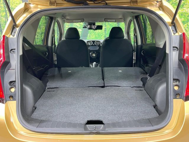 ���i�̂���������ʋ΁A���}���ɏ\���ȉ׎��X�y�[�X���m�ۂ��Ă���܂��B�Z�J���h�V�[�g��|���ƁA�傫�ȉו��̐ύڂ��\�ł���