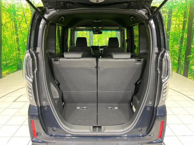 ���i�̂���������ʋ΁A���}���ɏ\���ȉ׎��X�y�[�X���m�ۂ��Ă���܂��B�Z�J���h�V�[�g��|���ƁA�傫�ȉו��̐ύڂ��\�ł���