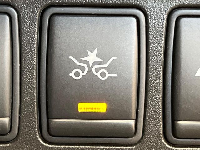 �y�G�}�[�W�F���V�[�u���[�L�z���s���ɑO���̎ԗ�����F�����A�Փ˂������Ȏ��͌x��ƃu���[�L�ŏՓˉ���Ɣ�Q�y�����A�V�X�g�B�����S�Ƀh���C�u�����y���݂��������܂��B