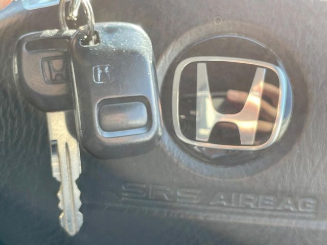 �yHonda�X�}�[�g�L�[�z�J�o����|�P�b�g�ɓ��ꂽ�܂܂ł��h�A�̎{���E�������\�ȃX�}�[�g�L�[�𑕔��B�G���W���̃I���E�I�t�����J�M�����o���K�v����������Ƃ��Ă��֗��ł���