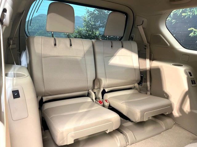 3列目シートはもちろん状態良好☆大人でもゆったりと座って頂けますので、大人数でのお出かけもラクラクです♪ご家族で、気の知れた仲間で、ドライブに行くのが楽しみですね♪