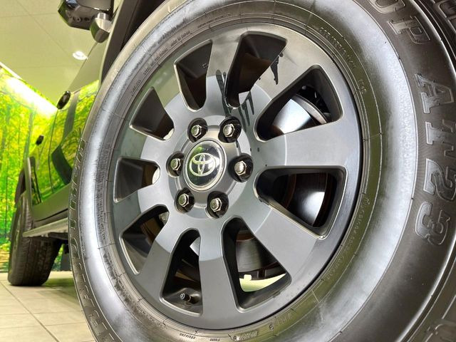 �y����18�C���`�A���~�z�C�[���z�O�ςɃ}�b�`���������A���~�z�C�[���𑕒����Ă���܂��B�e��ЊO�A���~�z�C�[����A�X�^�b�h���X�^�C�����戵�����Ă���܂��B���񂲑��k����������