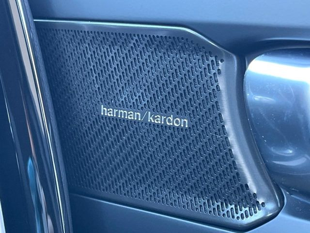 ��harman/kardon�T�E���h�V�X�e��:�I�[�f�B�I��僁�[�J�[����|����v���~�A���X�s�[�J�[�𑕔��B�����̃X�s�[�J�[����A���̗������܂ŕ����鍂�i���ȉ��y�����y���݂��������܂��B