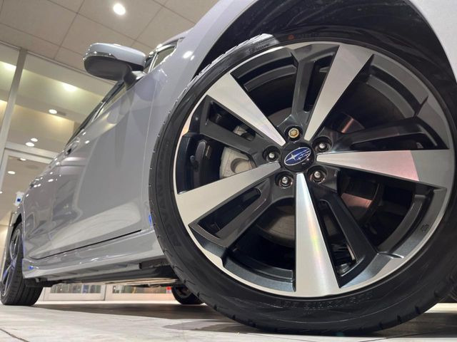 �y����18�C���`�A���~�z�C�[���z�O�ςɃ}�b�`���������A���~�z�C�[���𑕒����Ă���܂��B�e��ЊO�A���~�z�C�[����A�X�^�b�h���X�^�C�����戵�����Ă���܂��B���񂲑��k����������