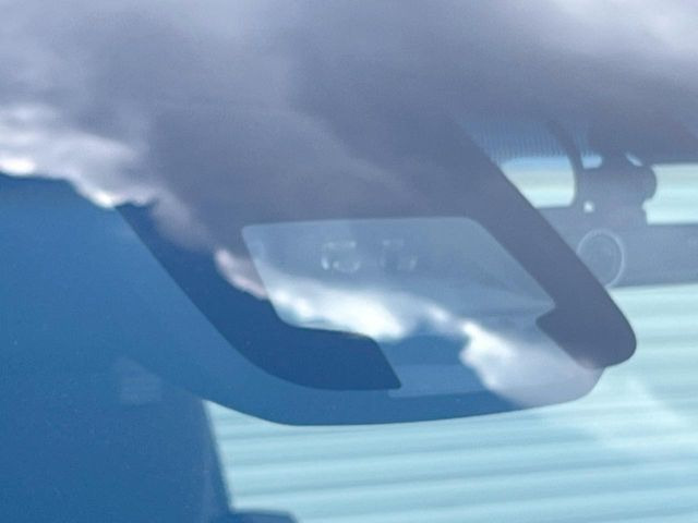 �y�g���^�Z�[�t�e�B�Z���X�z���s���ɑO���̎ԗ�����F�����A�Փ˂������Ȏ��͌x��ƃu���[�L�ŏՓˉ���Ɣ�Q�y�����A�V�X�g�B�����S�Ƀh���C�u�����y���݂��������܂��B