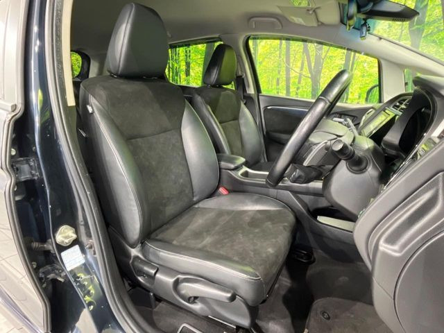 �y�n�[�t���U�[�V�[�g�z�������ƍ���S�n�𗼗������l�C�̃V�[�g���w�ʁE���ʂ̃t�@�u���b�N�f�ނ́A�ʋC���̗ǂ��⊊��ɂ����ɗD��Ă��܂��B�C���╞���ɍ��E���ꂸ���K�ɂ���肢�������܂��B