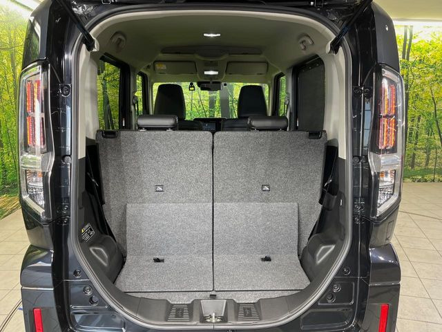 ���i�̂���������ʋ΁A���}���ɏ\���ȉ׎��X�y�[�X���m�ۂ��Ă���܂��B�Z�J���h�V�[�g��|���ƁA�傫�ȉו��̐ύڂ��\�ł���