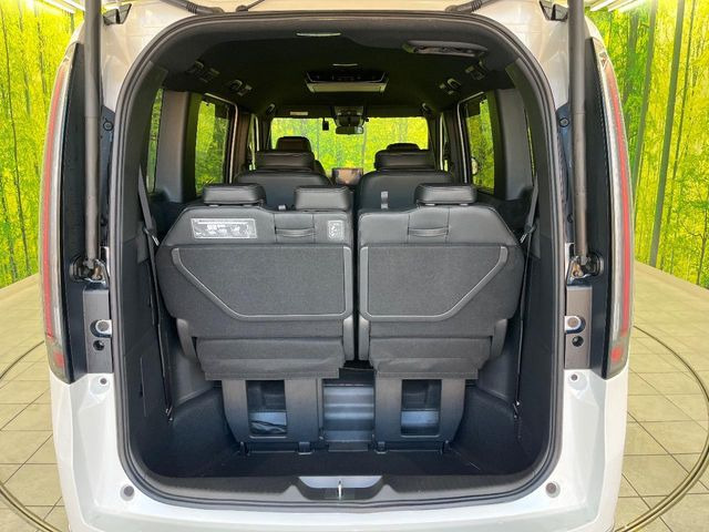 ���i�̂���������ʋ΁A���}���ɏ\���ȉ׎��X�y�[�X���m�ۂ��Ă���܂��B�Z�J���h�V�[�g��|���ƁA�傫�ȉו��̐ύڂ��\�ł���