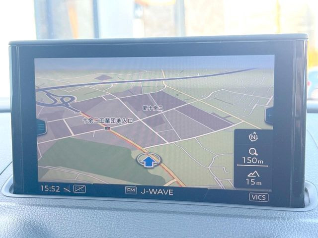 �������i�r:��̊��̂���i�r�́A����������ԓ������o���Ă���܂��B�I�[�f�B�I�@�\���[�����Ă���܂��̂ŁA�^�]�����y���߂܂���