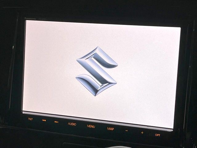 �y�����i�r�z�l�C�̏����i�r�𑕔����Ă���܂��B�i�r�̎g���₷���͂������A�I�[�f�B�I�@�\���[��!�L�����v�◷�s�͂������A�ʋ΂┃�����ȂǕ��i�̃h���C�u���y�����Ȃ�͂���