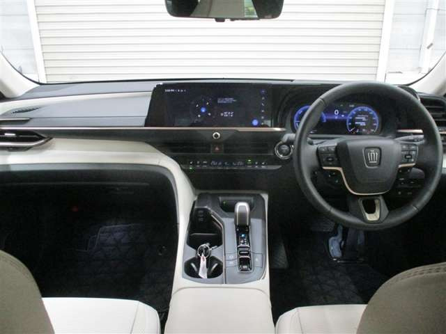 クラウンクロスオーバー2.5 G アドバンスト レザー パッケージ E-Four 4WD