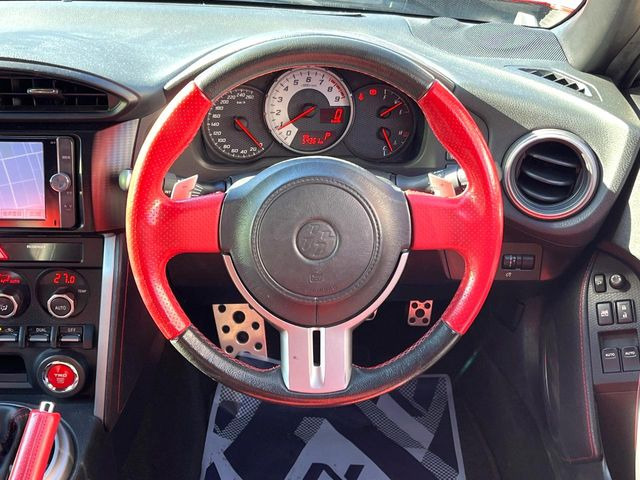 �y�����v�����X�e�A�����O�z�㎿�Ȋv���g�p���邱�ƂŁA��ɂ����������݂ƂĂ��^�]���₷���n���h���ł���