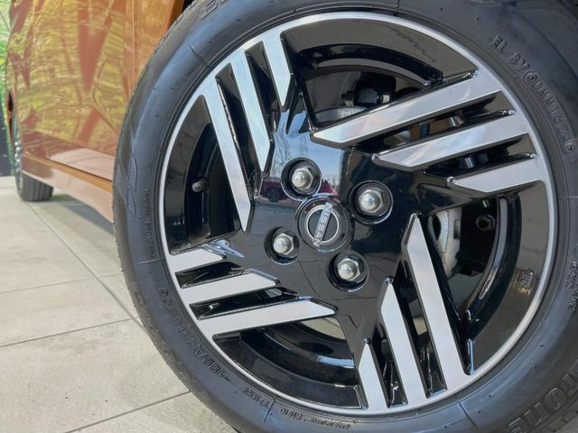 �y����14�C���`�A���~�z�C�[���z�O�ςɃ}�b�`���������A���~�z�C�[���𑕒����Ă���܂��B�e��ЊO�A���~�z�C�[����A�X�^�b�h���X�^�C�����戵�����Ă���܂��B���񂲑��k����������