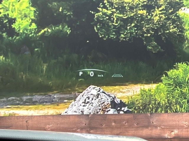 �y�J���[�w�b�h�A�b�v�f�B�X�v���C�z���݂̑��x�⑖�s�����f�W�^���\���ŉ^�]�ȑO���̃K���X�ɓ��e!�J���[�t���Ŏ��F���������A�^�]���ڐ������炳���K�v�ȏ����m�F�ł���̂łƂ��Ă��֗��ň��S!