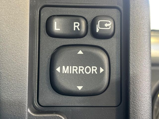 �y�d���i�[�~���[�z�T�C�h�~���[�͓d���i�[���ƂȂ��Ă���A�������ԏ�ł��L�Y�������X�N��}�����܂��B