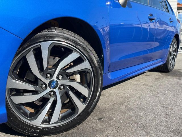 �y���������C���`�A���~�z�C�[���z�O�ςɃ}�b�`���������A���~�z�C�[���𑕒����Ă���܂��B�e��ЊO�A���~�z�C�[����A�X�^�b�h���X�^�C�����戵�����Ă���܂��B���񂲑��k����������