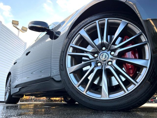 �y����19�C���`�A���~�z�C�[���z�O�ςɃ}�b�`���������A���~�z�C�[���𑕒����Ă���܂��B�e��ЊO�A���~�z�C�[����A�X�^�b�h���X�^�C�����戵�����Ă���܂��B���񂲑��k����������