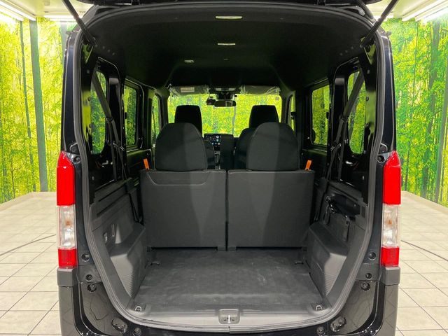 ���i�̂���������ʋ΁A���}���ɏ\���ȉ׎��X�y�[�X���m�ۂ��Ă���܂��B�Z�J���h�V�[�g��|���ƁA�傫�ȉו��̐ύڂ��\�ł���