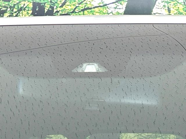 �y�z���_�Z���V���O�z���s���ɑO���̎ԗ�����F�����A�Փ˂������Ȏ��͌x��ƃu���[�L�ŏՓˉ���Ɣ�Q�y�����A�V�X�g�B�����S�Ƀh���C�u�����y���݂��������܂��B