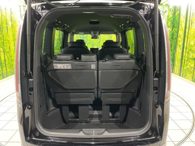 ���i�̂���������ʋ΁A���}���ɏ\���ȉ׎��X�y�[�X���m�ۂ��Ă���܂��B�Z�J���h�V�[�g��|���ƁA�傫�ȉו��̐ύڂ��\�ł���