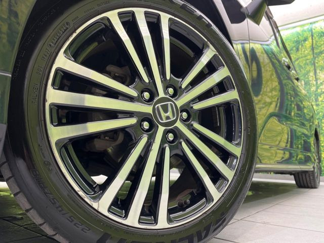 �y����18�C���`�A���~�z�C�[���z�O�ςɃ}�b�`���������A���~�z�C�[���𑕒����Ă���܂��B�e��ЊO�A���~�z�C�[����A�X�^�b�h���X�^�C�����戵�����Ă���܂��B���񂲑��k����������