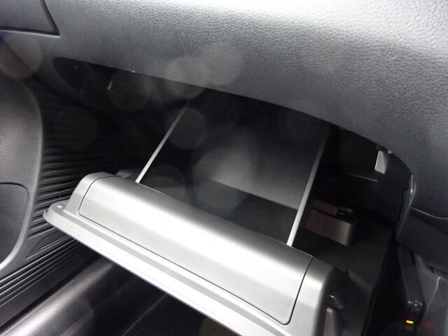 ����ȑO�ɂ͎Ԍ��ؓ��ꓙ���ވꎮ�����[�ł���O���[�u�{�b�N�X���������܂��B