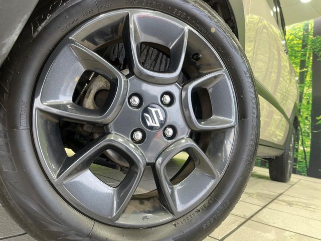 �y����16�C���`�A���~�z�C�[���z�O�ςɃ}�b�`���������A���~�z�C�[���𑕒����Ă���܂��B�e��ЊO�A���~�z�C�[����A�X�^�b�h���X�^�C�����戵�����Ă���܂��B���񂲑��k����������