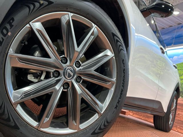 �y����18�C���`�A���~�z�C�[���z�O�ςɃ}�b�`���������A���~�z�C�[���𑕒����Ă���܂��B�e��ЊO�A���~�z�C�[����A�X�^�b�h���X�^�C�����戵�����Ă���܂��B���񂲑��k����������