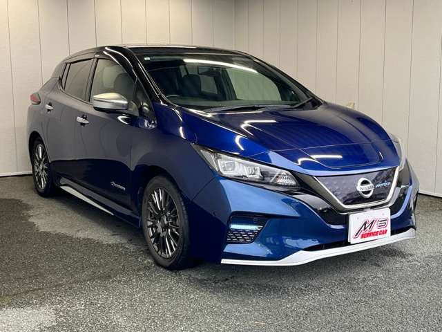 ���ʎԂ́u�T�[�r�X�J�[�G���Y �{�X�v�A�y�����Ԃ́u�T�[�r�X�J�[�G���Y �����X�v���炨�T�������܂��B