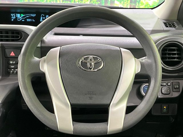 �C���e���A�ɍ��킹���f�U�C���̃X�e�A�����O�́A�^�]�������̂��Ƃ��l���A�^�]���₷���`��A�傫���ł��B�����x�A���ۂɐG���Ă��m���߂��������B